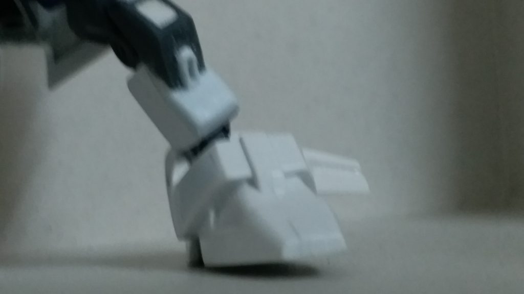 左右腳翼部分進行更換膠片後用刻線刀刻線