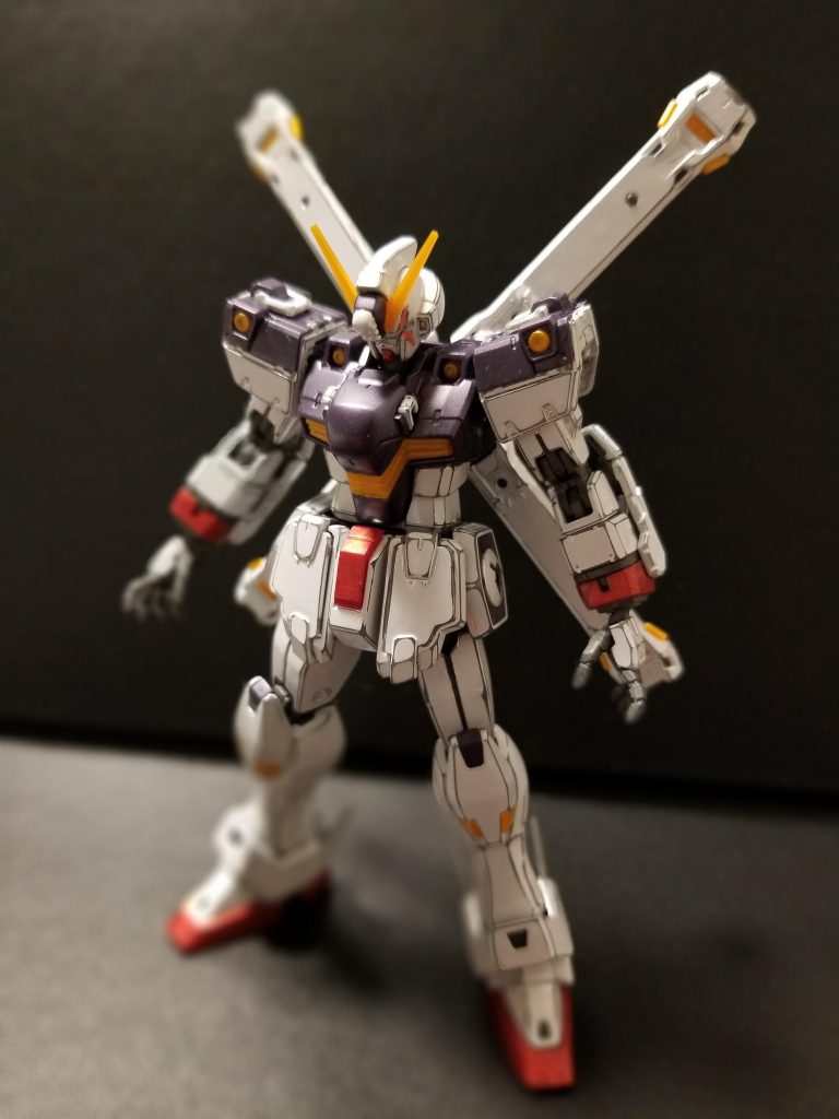 正面無塗装なので顔の赤いとことツインアイだけシールです。チタニウムフィニッシュはエッジ部分だけ削ったら使用感(?)がでるのでオススメです。