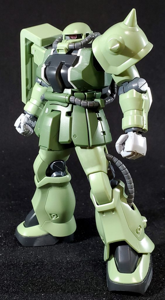 今回はそのアニメ作画のテイストが欲しかった為、胸部を左右1mmずつ、首を0.5mm延長、シールドとスパイクアーマーの接続位置をプラパイプを咬ませて外側にずらしてゴツく見えるように調整しました。