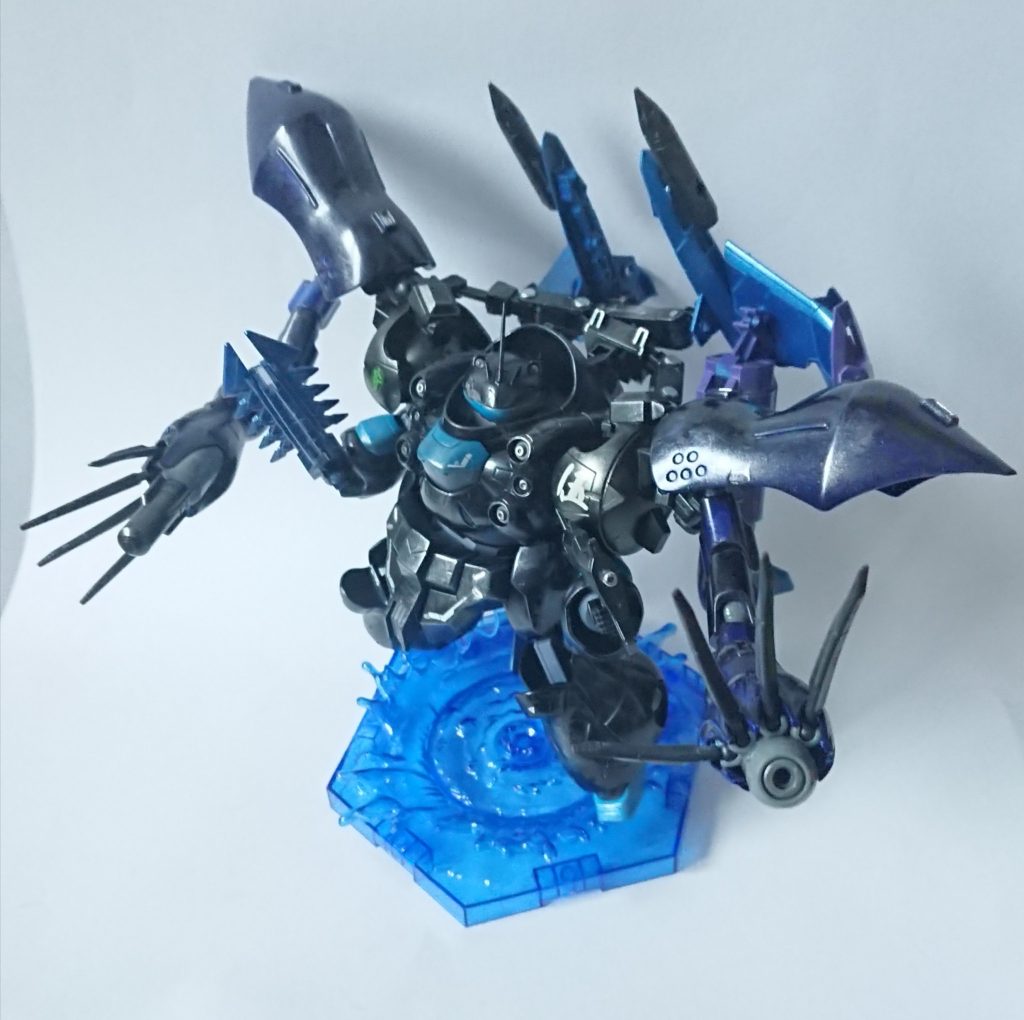 水中から飛び出し一撃!ってイメージです。本体が横に広がったのでベースがちっちゃく見えてはみ出ます😅ご閲覧、ありがとうございました。