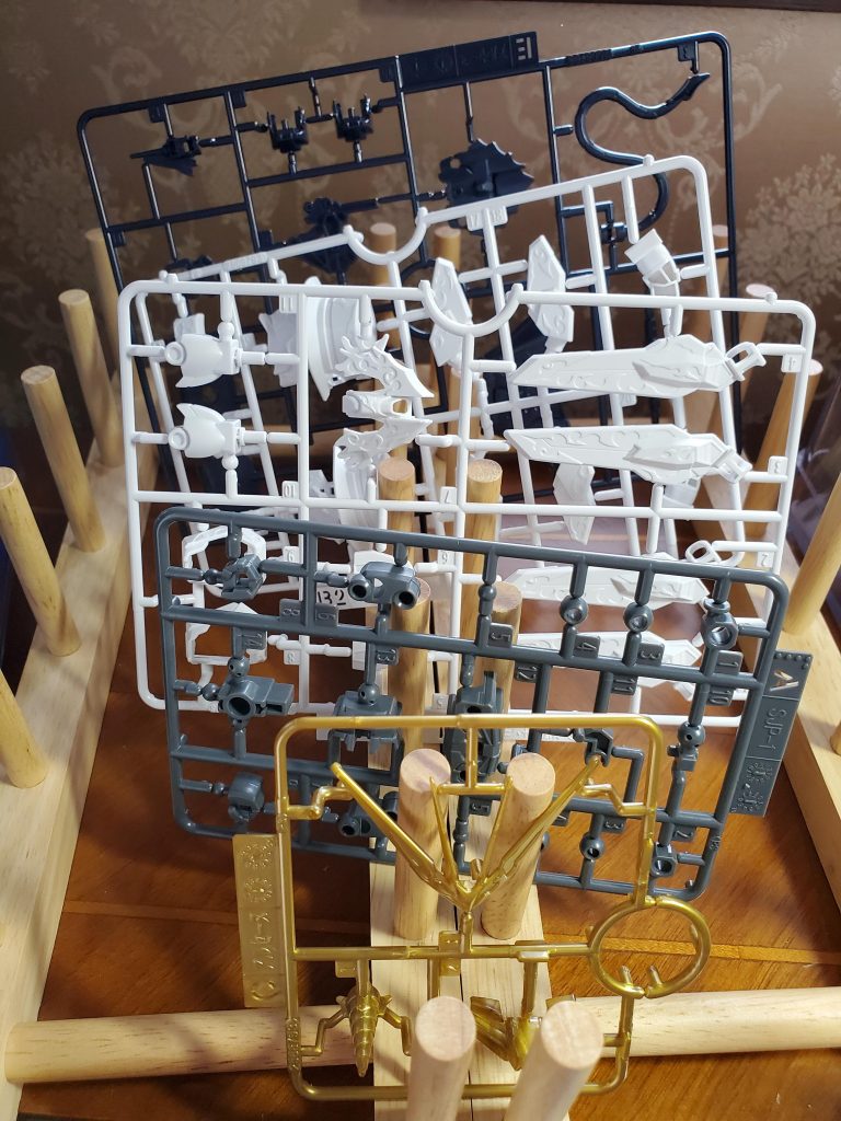 素。SD小学生ぶりにかったけどパーツ数の少なさは変わらずなつかった。パーツの装飾も初めからあるから複雑な炎のような装飾もまだ塗りやすさあったかも。