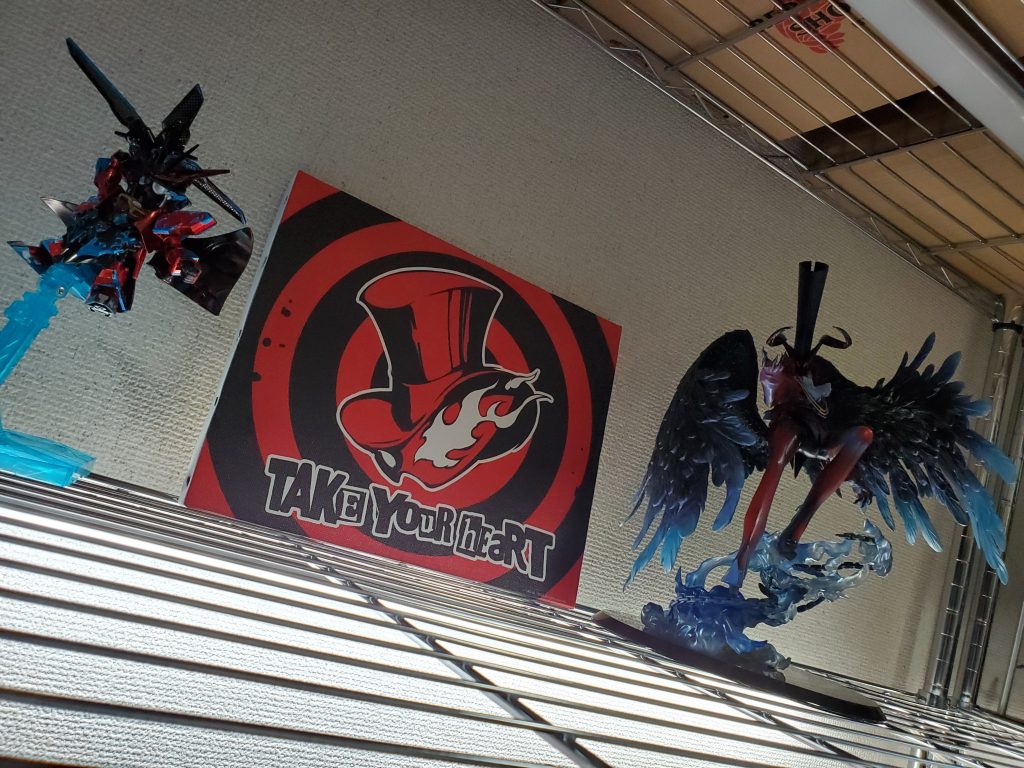 元ネタとツーショット。下から間接照明的なことしたかっただけ笑