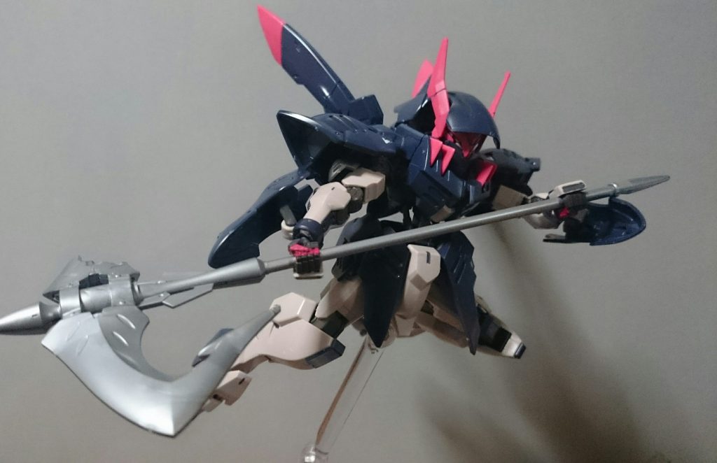 ただ、腰と胴を繋ぐボールジョイントはやっぱり緩いっス…