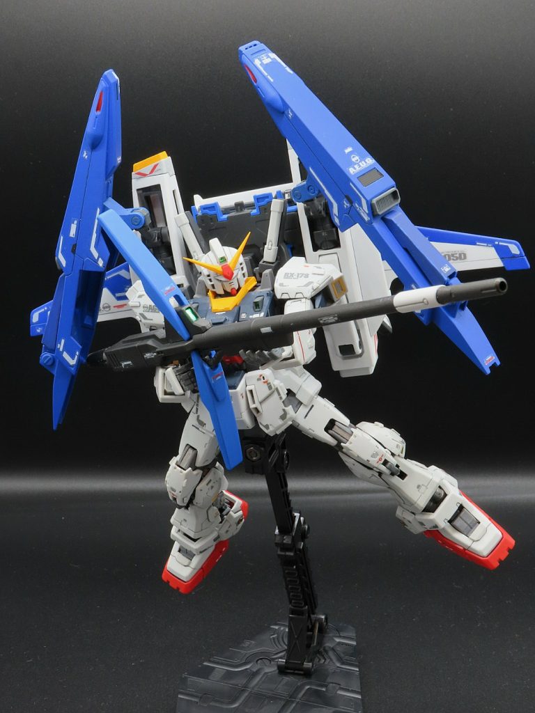 ロングライフル。カッコいい武装ですが、大きすぎてポージングが限られるのが難点です。