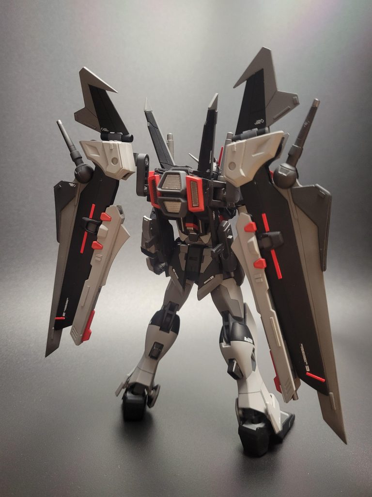 フォースシルエットからウイング等などを取っ払い、ノワールのウイング？をアームごと移植し接続。