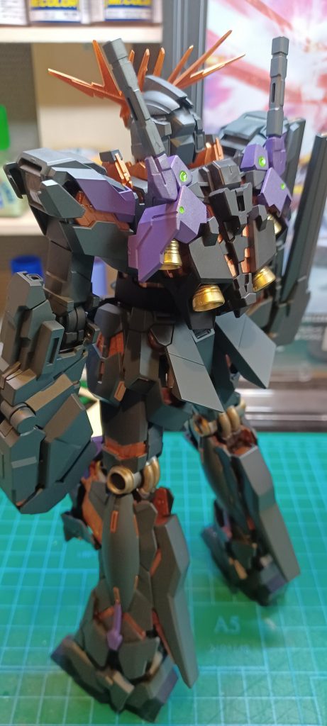 パーツ数も多く、細かい部品もたくさんあるので塗装後の組み立ては苦労しました。ユニコーンモード無しですがご勘弁を…