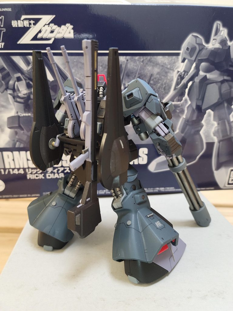 両肩、両足、ジャイアントガトリングにガッツリ合わせ目ありますがナニか?