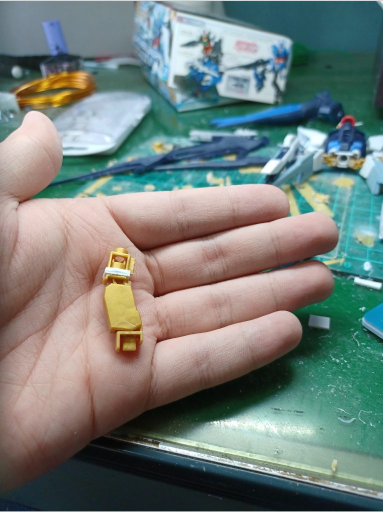 最近のキットは太ももが一体成型なので、フレームを2ミリ延長するだけで楽に延長出来ました(*^^*)