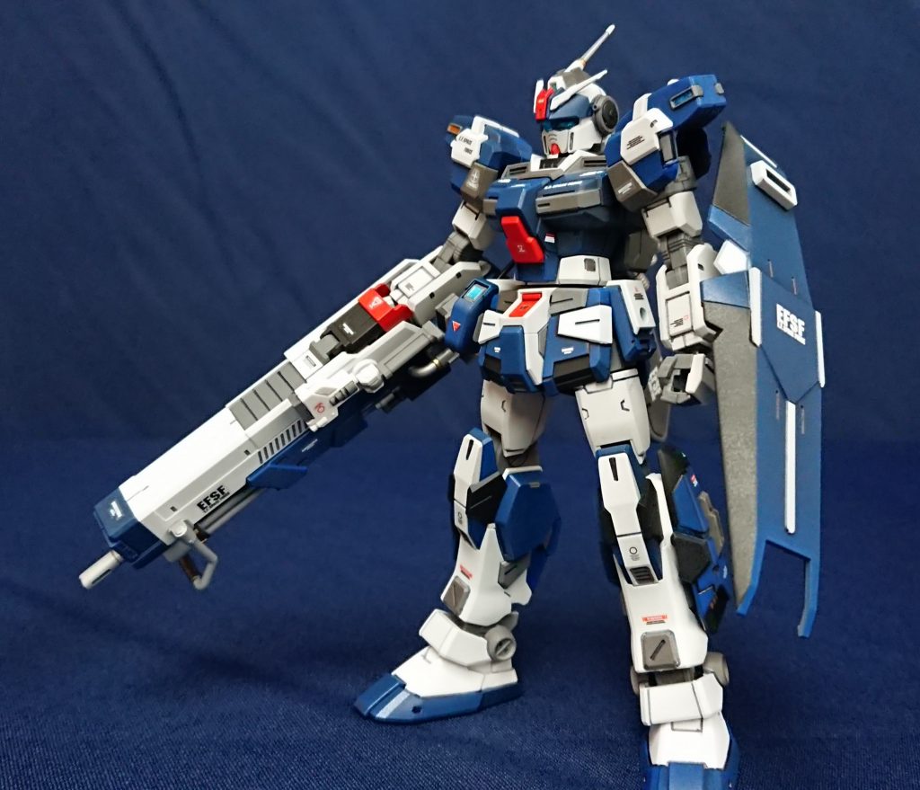 シェキナーを装備。フレームランチャーと同じ形だと思ってましたが、こっちの方が角張っててメカニカルながらシンプルな形状をしてます。ジェネレーターはケーブルが干渉しないように前後逆に付けてます