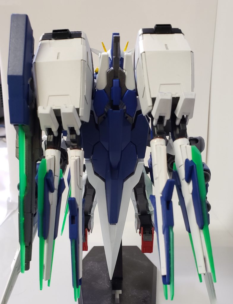 ウェポンラックと化したGNキャノンさん……