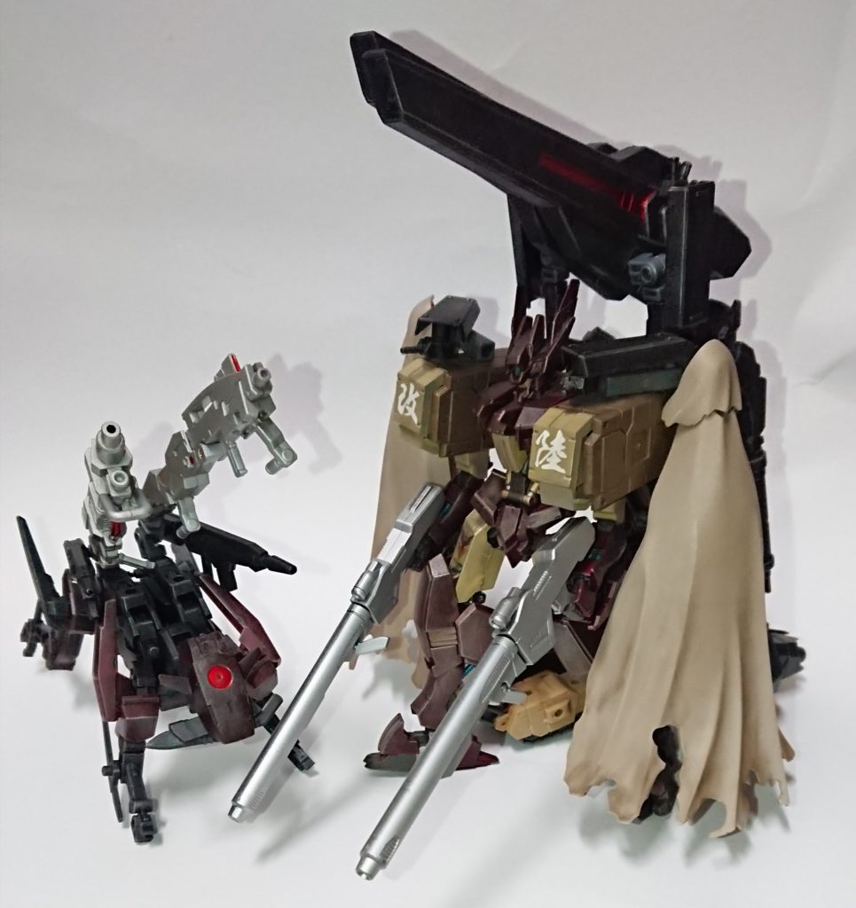アメイジングウェポンバインダーをそのまま肩キャノンと換装し合う事も出来ます。通常は実弾、換装後はビーム主体の想定です。
