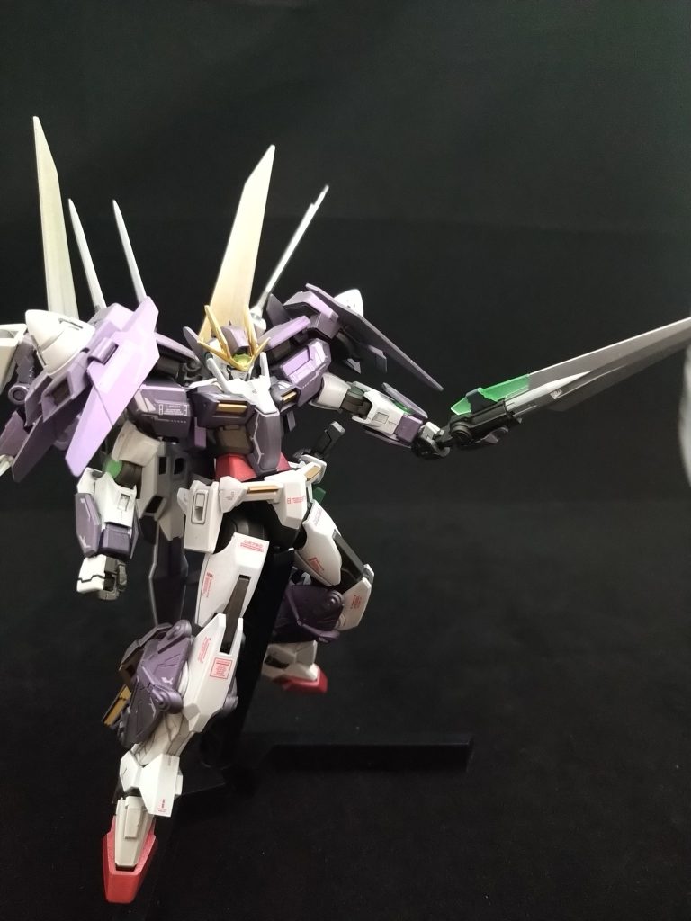 武器を構えて一枚今回は武装追加はしてませんねぇ