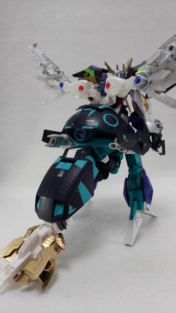 ・コアガンダムMk-Ⅱ：メラミンスポンジ・ガンダムイージスナイト：光沢仕上げ・ウォドムポッド：つや消し・エクスヴァルキランダー：パール塗装の光沢仕上げ元々が別の機体であるチグハグさが出るよう、4機はそれぞれ別の仕上げ方をしました。コアガンダムMk-Ⅱがメラミン仕上げなのは単純に当時作り始めだったからですが。