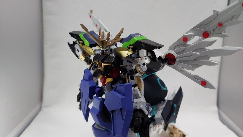 出来はともかく、合体したという感じにはなったのかなと思います。こういうガンプラは作ってきた過去を振り返ることができて良い体験になりますね。