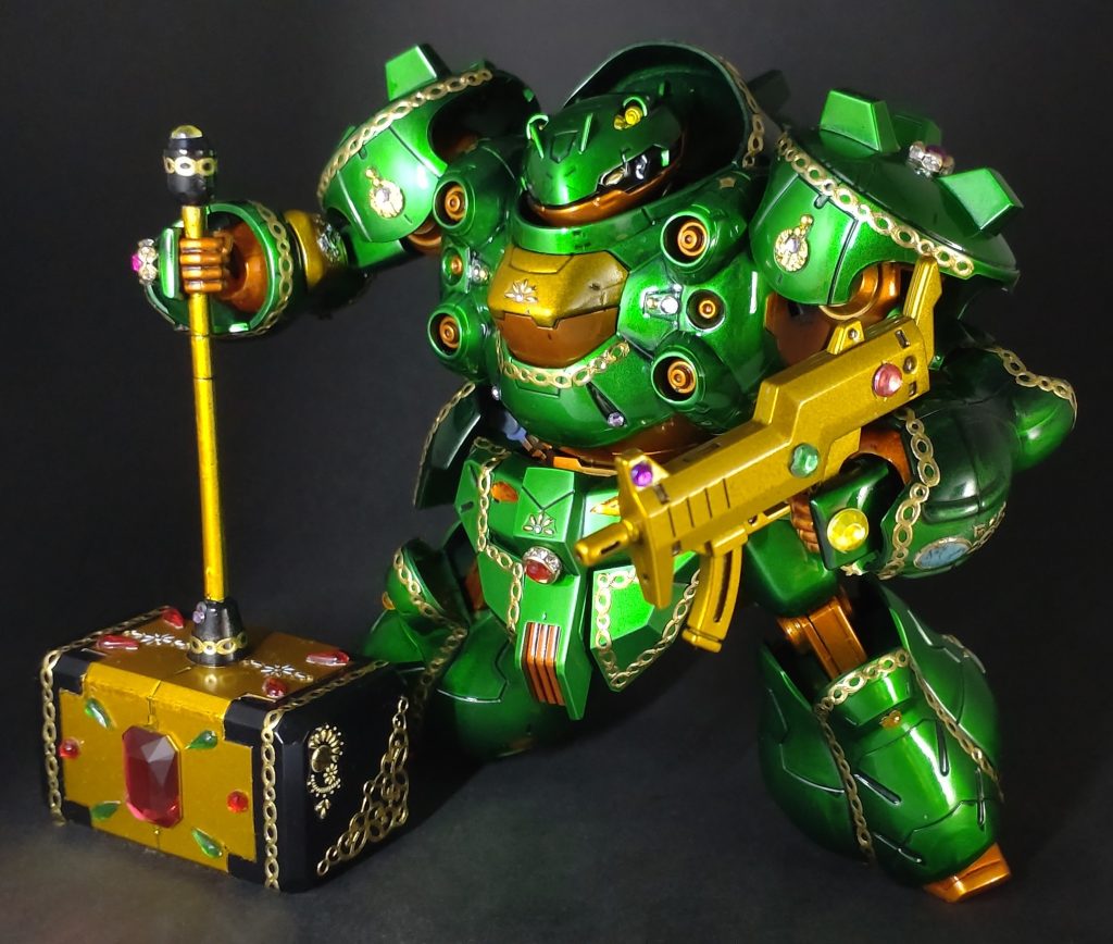 黒背景でも一枚。キャンディ塗装は光の反射が美しい反面、撮影難易度が高い印象が…。実際に見た感じを写真でなかなか表現できない撮影技術の無さが悔しいところ。