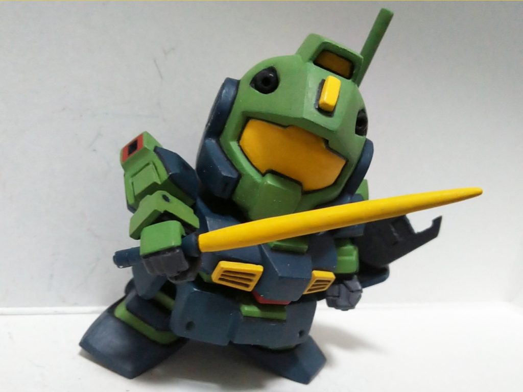 胸部はガンダムマークⅡ、腰はブルーディスティニーを元に加工。