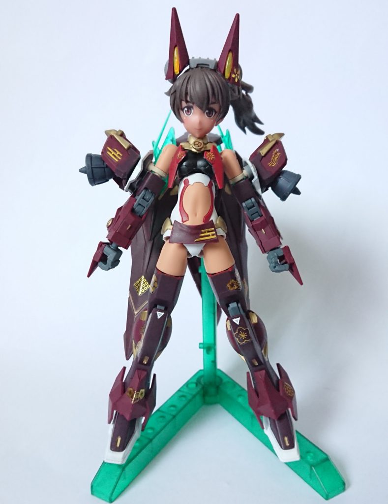 手足はいつも通りのやり方で取り付け出来ました。忍者モチーフなので動きやすいよう、胴体の装甲は控えめにしています。戦国系の今作こそ和風シール使いきるぞ、って意気込みで貼ったら付けすぎたかもしれません…(さっそく忍者モチーフから逸脱。)