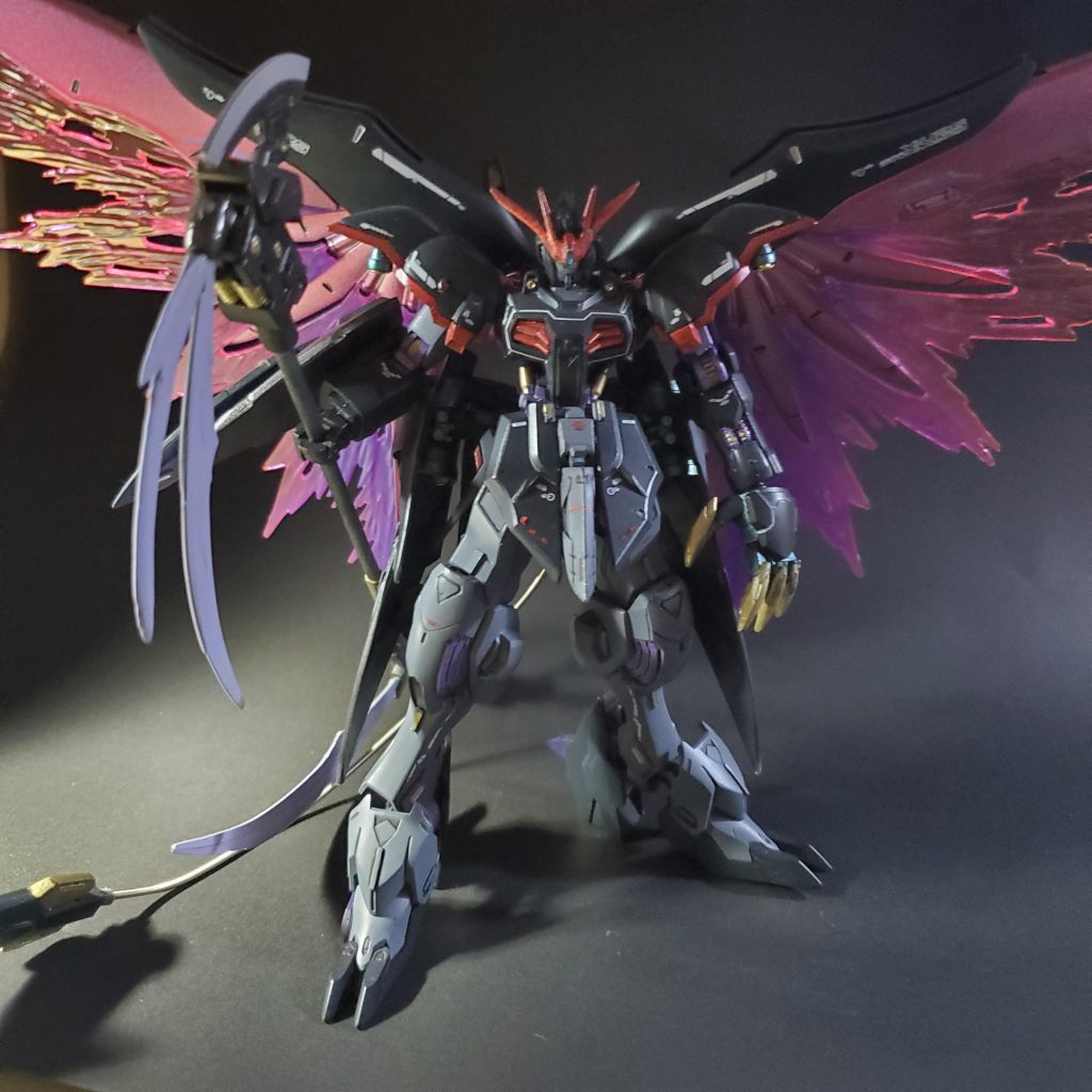 薙刀状の鎌 アシンメトリーの腕テイルブレードグラデーションの羽も実に厨二心をくすぐります 