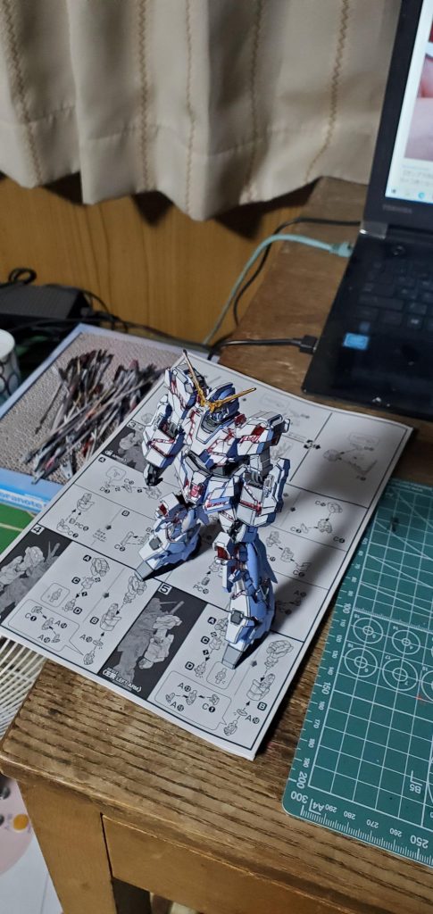 アニメ塗りって非常に時間かかるんでるけど写真を見せたらガンプラ好きじゃない人でも驚いてくれるのがいいんですよね