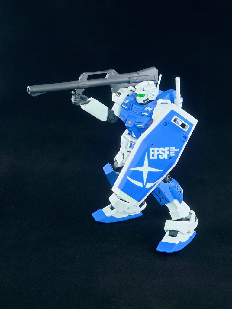 大きな連邦マークはマスキングで塗り分け文字は水転写デカール