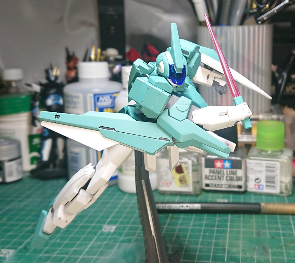 腰のサーベルはビームダガーを想定してます