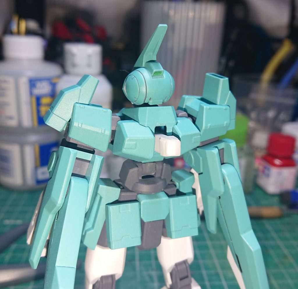 首は背中のカバーで支えるのがちょっと貧弱だったのでスペーサー作製して挟みましたおかげで背中のカバーの位置が変化...