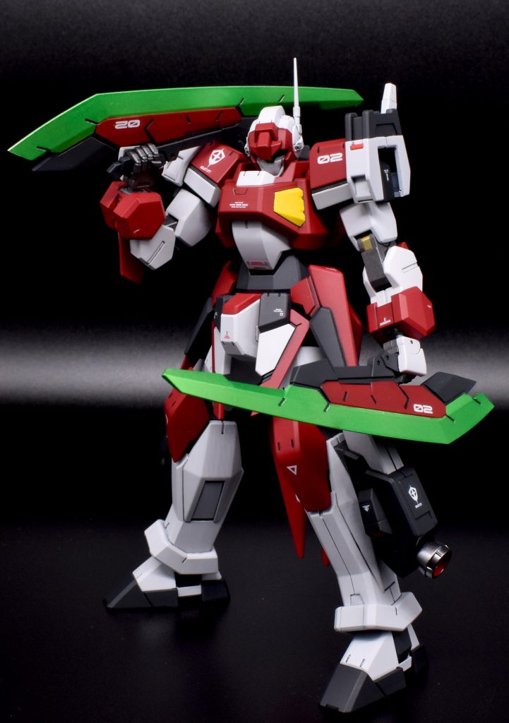 通常のレイザー装備は使い手を選ぶということなので、脚部の追加スラスターで機体制御をしやすく、、、というイメージにしました。