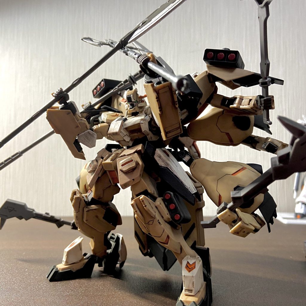 腕が増えたので手持ち武器はたくさん持てます。作ってる途中でこれで武器ちゃんと振り回せるのか…とか思ってました( ; '֊' )まぁ威圧には最適ですねw