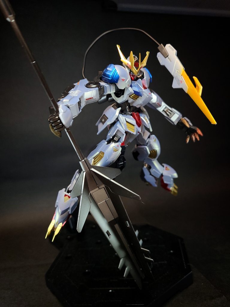 戦闘そのものは終始優位に立っていたが、ラスタルの為にバルバトスを足止めしようとするジュリエッタの戦いにより戦果を殆ど挙げる事もなく、シノの決死の攻撃を妨害されてしまう。その後、レギンレイズジュリアを大破させるも、撤退命令により撤退した。鉄華団火星本部を包囲された際には多くの敵を撃破し、昭弘のガンダムグシオンリベイクフルシティと最後まで戦うが、その圧倒的な強さが故にラスタルがもはや人ではなく化け物だとして火星軌道上からダインスレイヴを撃ち込み、その余波で大破する。大破するも三日月は最後の力を振り絞り、リミッターを解除してギャラルホルンを相手に戦うが、火星に下りて来たジュリエッタとの戦いの末に最期は力尽きてしまい彼女の駆るレギンレイズ・ジュリアによって首が跳ねられ、アリアンロッド残存部隊の前に掲げられた。[1]。