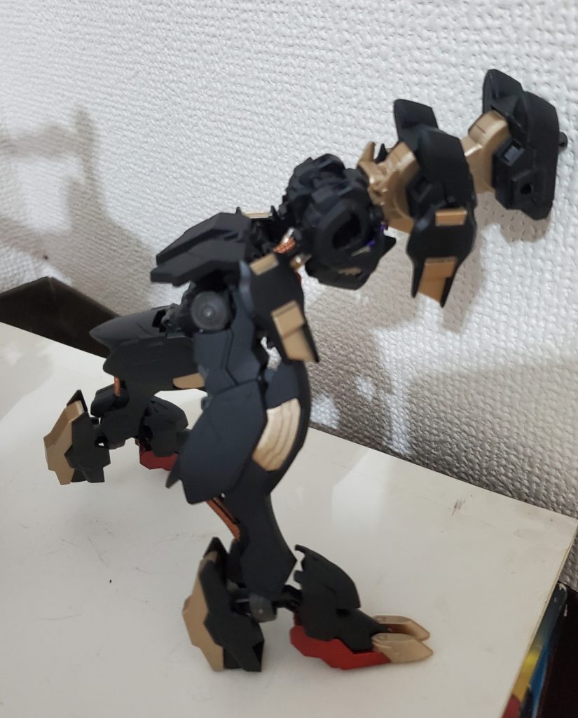 後ろ足の部分はＨＧバルバトスルプスレクスの胴体とバックパックを使用しました。
