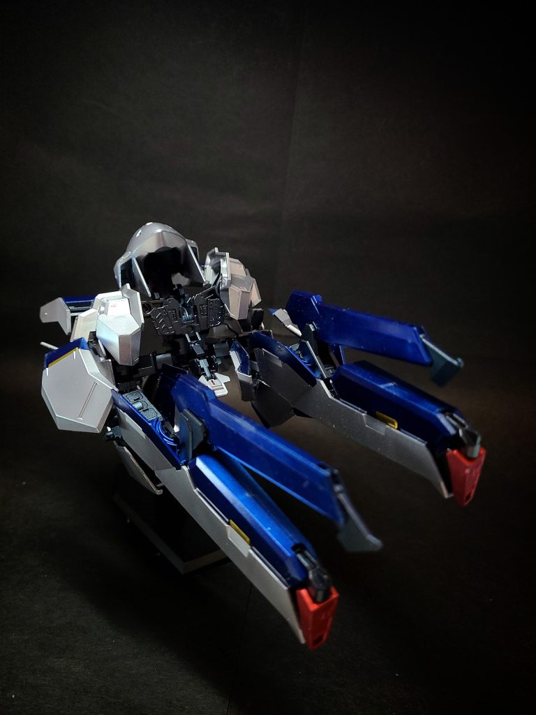 ハイメガ粒子砲ボディ・アーマーに内蔵されている高出力のメガ粒子砲。使用時には胴体中央部のハッチが回転する事で砲身が露出。モビルアーマー形態では更に機首方向に回転する。ハイメガ粒子砲を運用する為にボディー・アーマーの左右にはサブジェネレーター等の補機が搭載されている他、モビルアーマー形態時の同軸砲として中央部先端には機関砲も備えている。