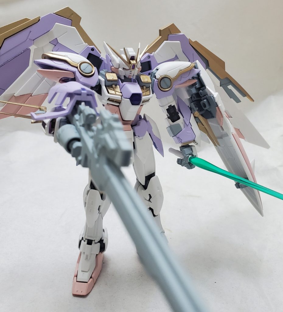 赤の部分は自作シャアピンク１にホワイト９の割合で塗装しました。