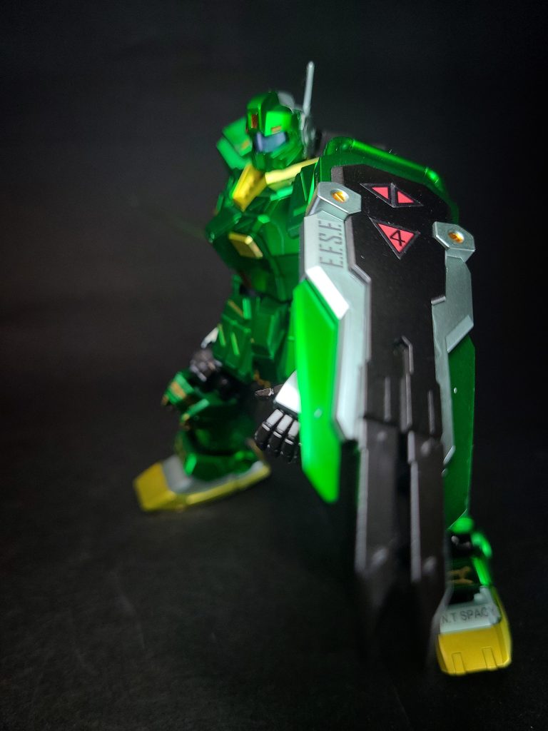 また、同作者の漫画『機動戦士ガンダム アッガイ北米横断2250マイル』では、ピクシーが撃破した残存勢力の掃討任務にあたるグラップ・シールド装備機が数機登場している。ガンプラ「HGUC RGM-79FP ジム・ストライカー」の説明書ではアフリカ戦線に配備された機体が登場し、ムングベレ（英語版）付近の廃都市でザクIIからなるジオン軍MS隊と交戦している[32]。