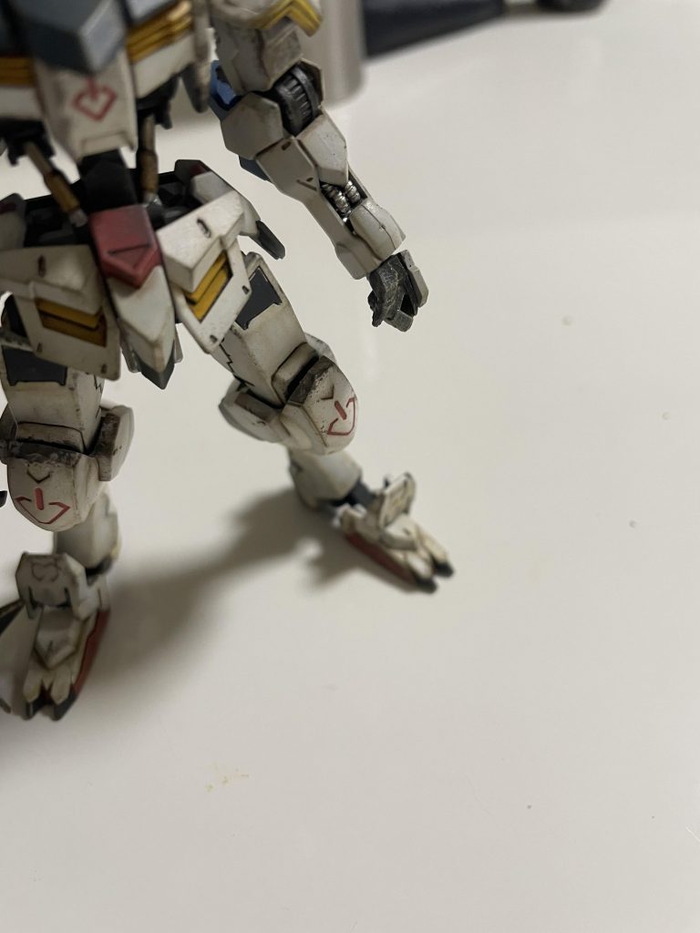 握り拳が付いてないので、穴あき手から適当に作成しました。