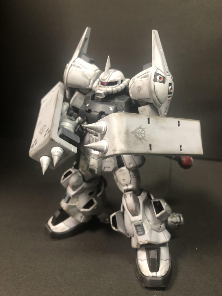 ガトリングは打ち尽くしたらパージしてスパイクシールドで接近戦のイメージです。