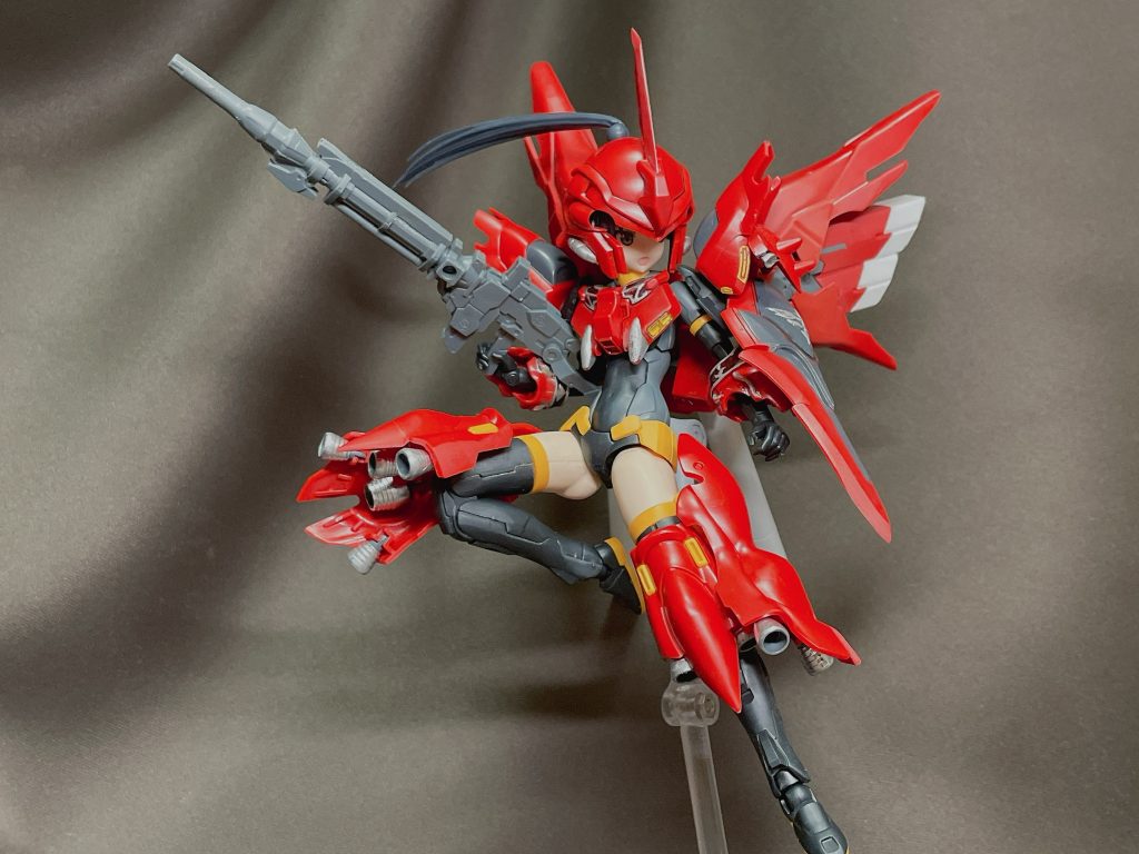 バックパックと脛装甲はHGシナンジュからヘルメットと肩と腕と胸装甲、シールドはSDシナンジュから武器は30MMのジャンクから