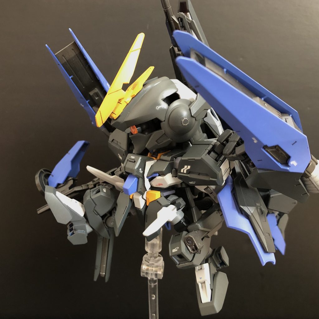 足関節も結構動きますので、このように前蹴りも可能。