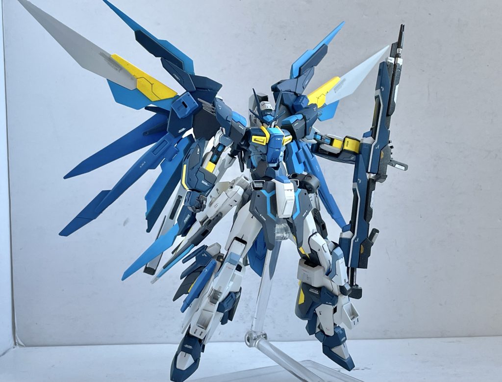 武装はビームライフルとか太刀とか