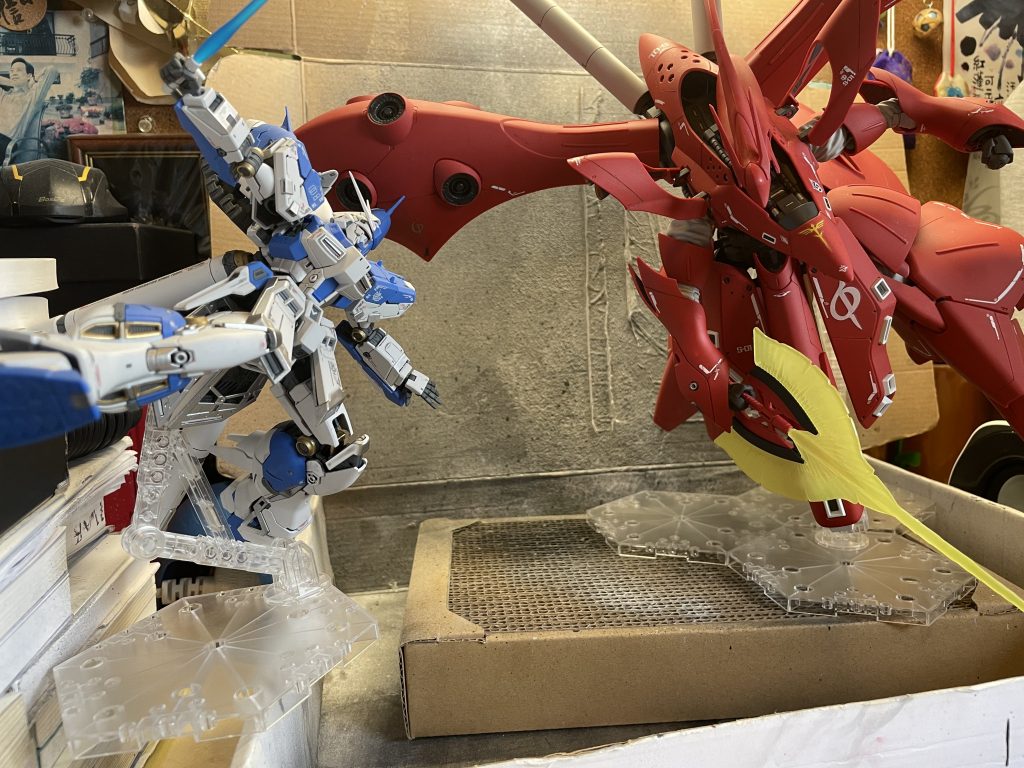 漫画版の見開きの再現。やはりこの2機は迫力が凄まじいですね。