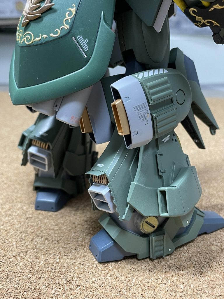 脚はかなり加工しております。幅2.4ミリ拡張してドッシリ感を出しております。