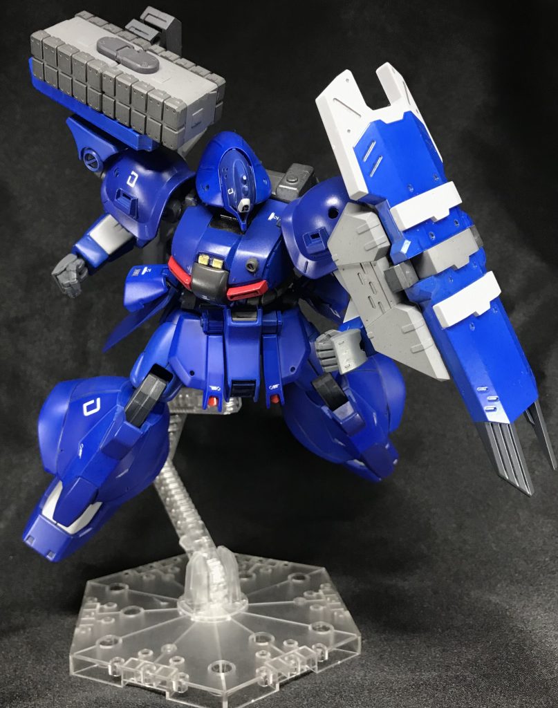 さて、コトブキヤのウェポンパーツを使用してみましたけど、なかなかカッコ良い造形でバンダイのウェポンパーツよりも渋いですよね✨ただ、シールドはやっぱ全部グレーとかにしたほうが良かった・・かなぁ??😅