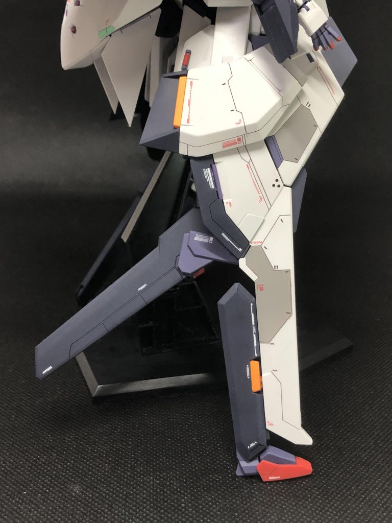 ⬆︎細部その3全身のパネルラインもホビージャパン作例を参考に掘り込んでいます。