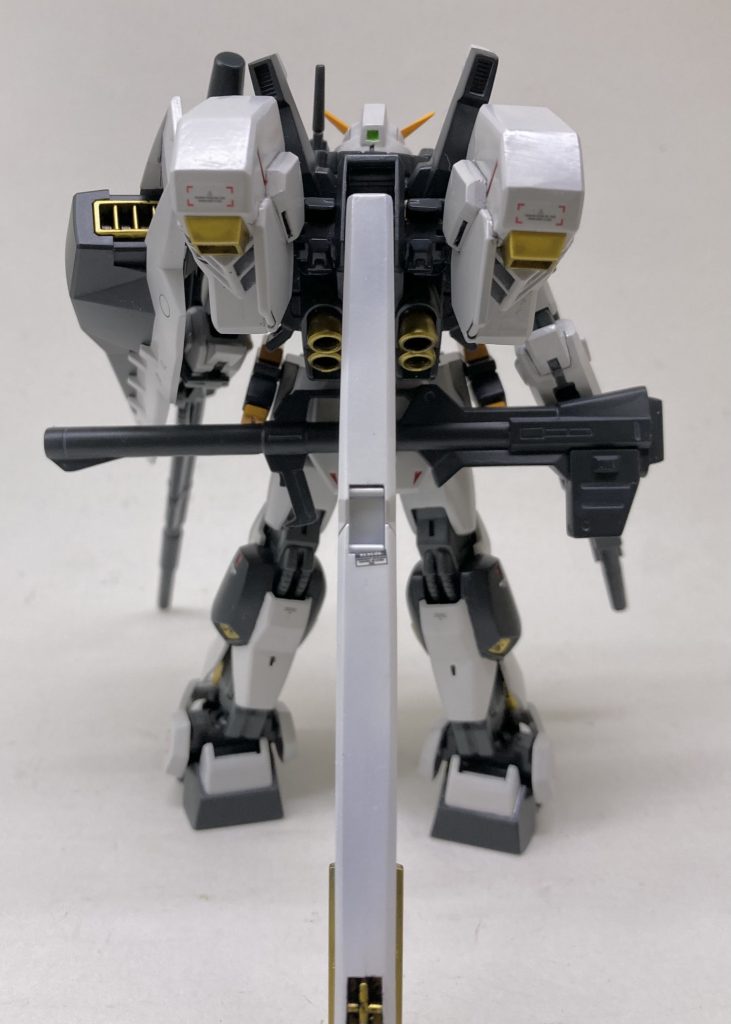 一応天パーの誰かさん専用機開発用に運用された実験機という設定でカラーリングもそれを意識したものになっています。