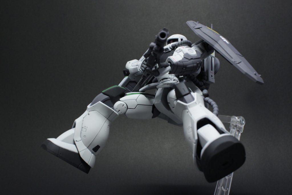 ミリタリー調っぽくしたので立たせてるポージングばかりでしたがそもそもC-6型は宇宙用なので、地上戦ではなく宇宙のコロニー内とか衛星内での運用ということで…。