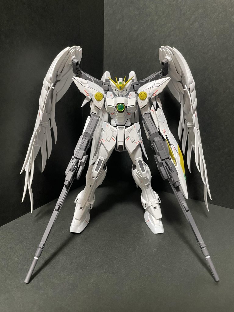 画像では分かりにくいですが白は2種類、パール塗装してからつや消しです