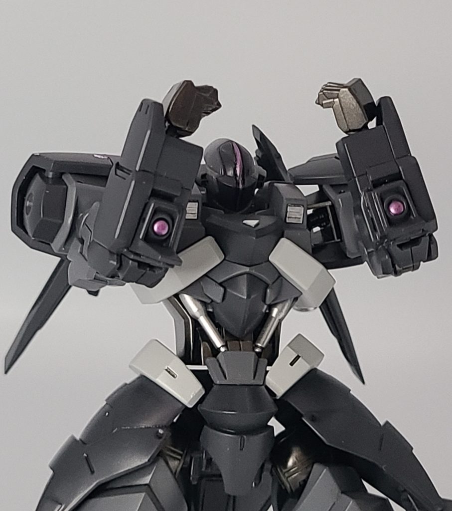 スパラグモ・・・じゃなく超高熱レーザー砲です。 鉄血のMSはナノラミネートアーマでビーム兵器には強いですが高熱には弱いらしいので、超高熱のレーザーを照射することで装甲を破壊するという脳内妄想です。 なぜ?肘とかメチャクチャ撃ちづらいところに設置しているか?は謎ですw