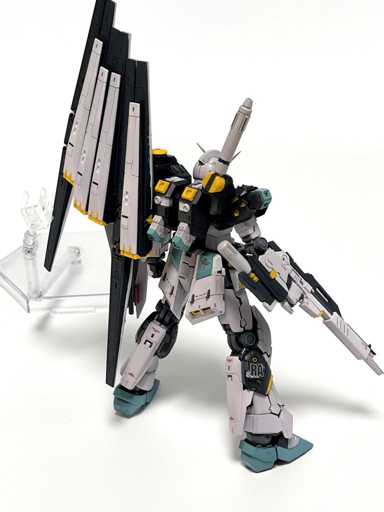 フィンファンネル装備の背面です