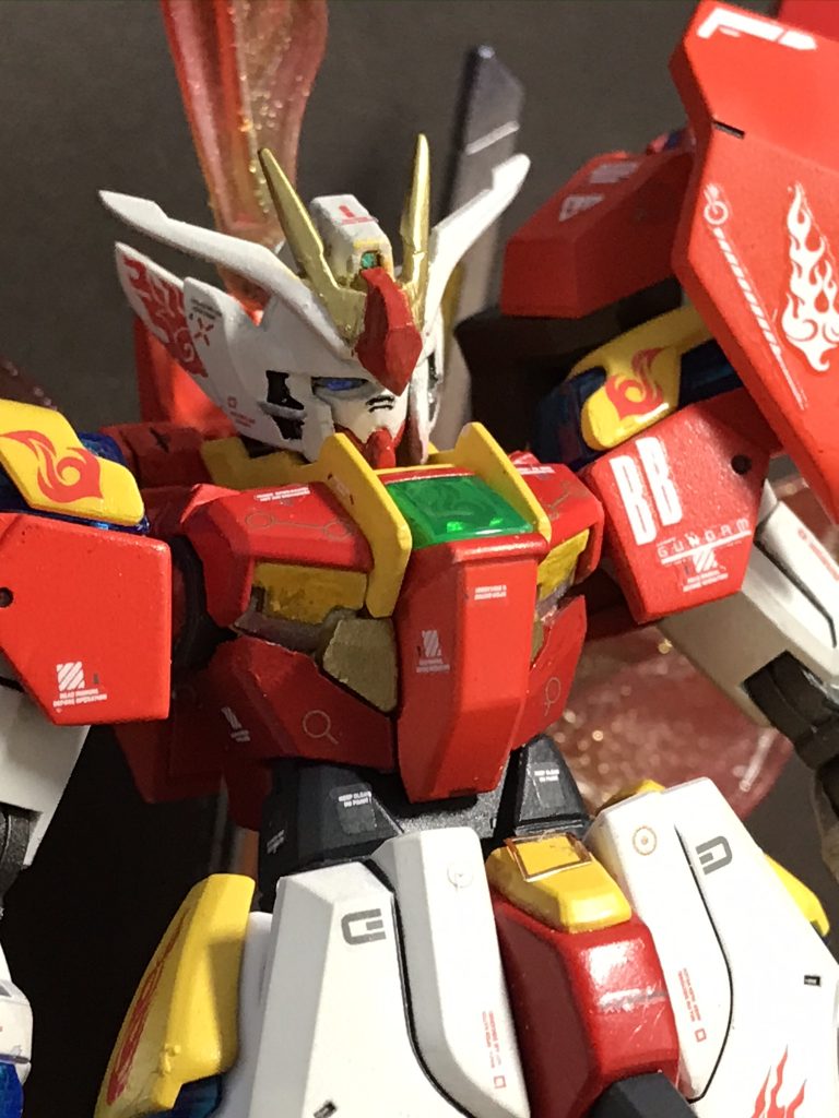 お気に入りは左肩のBB(Double Blaze) GUNDAM のロゴです。OOガンダムを参考にしました。