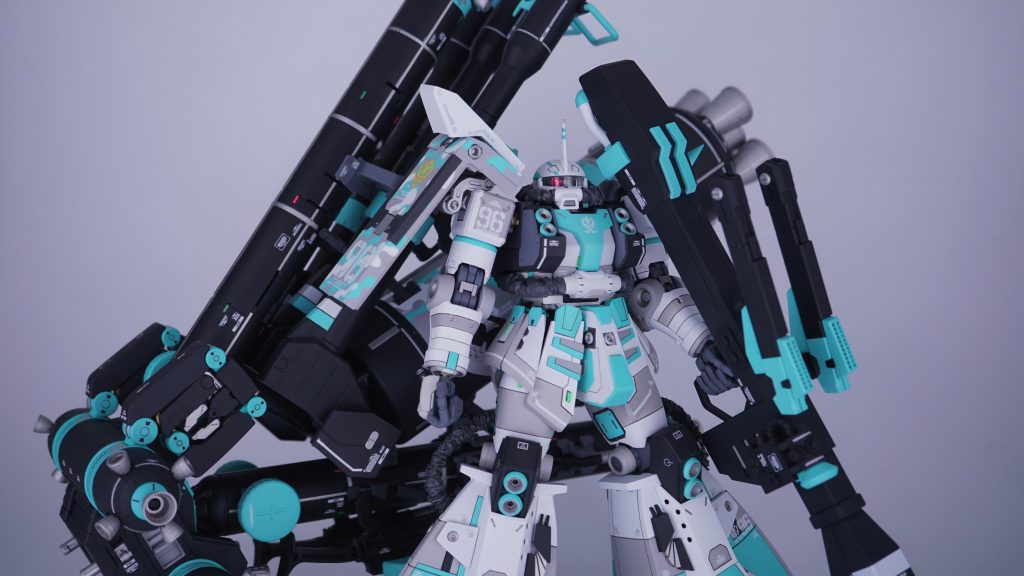 【ミキシング】肩、大型ビームバズーカ、バックパックに追加パーツをマウントしておりさらに迫力と情報量を盛ってます。