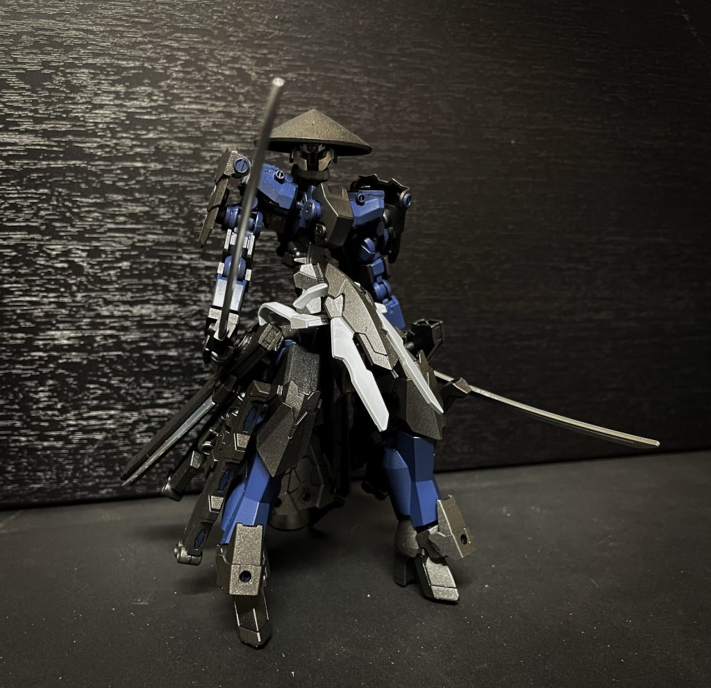 数打刀 朝曇(あさぐもり)鉄絡繰用の数打の刀、螂はこれを二振持つ。